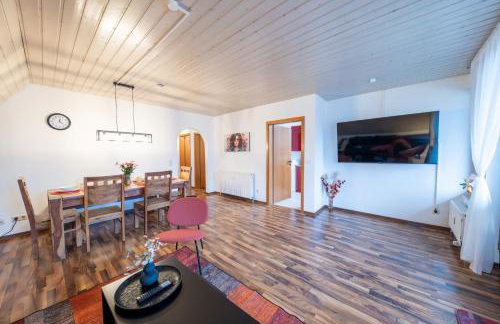 Modernes Apartment mit Balkon, Parkplatz, Waschmaschine für 4-5 Gäste - Foto 26