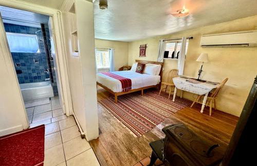 Charming Log Cabin Rental on Eco-Farm near Taos Ski Valley - Foto 6