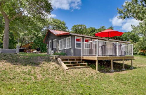 Lakefront Motley Cabin with Private Deck and Dock! - Foto 20