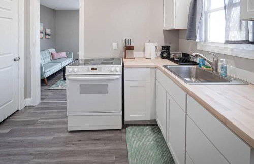 Delightful airy remodeled 1 1 Elsas - Photo 7