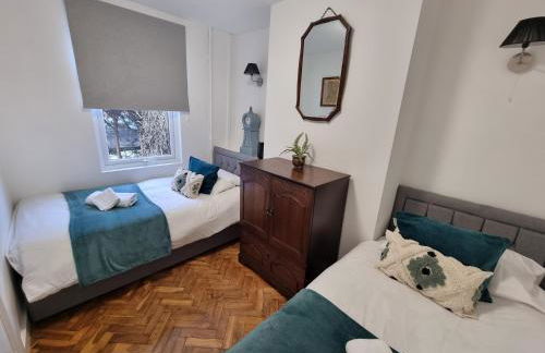 Cute Cottage in Egham Heathrow- 7 Guests 3 bedrooms - Foto 7