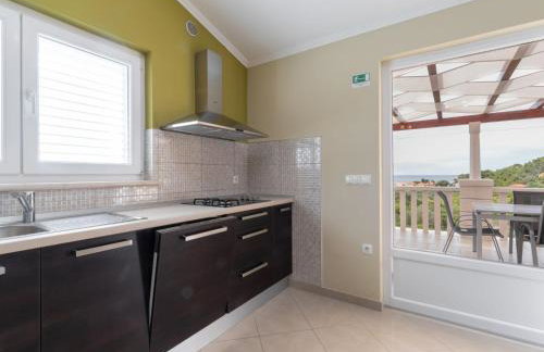 Modern Villa with Pool - Photo 9