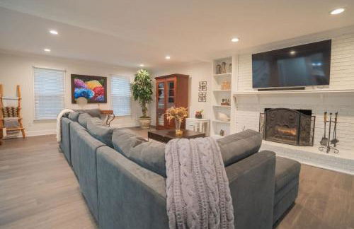 Fire pit - 6 Min to North Hills - Screened Porch - Foto 7