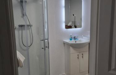 Modern self contain studio Own Private Access - Foto 7