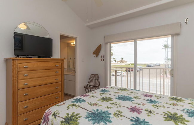 2-story Condo Next to Beach w/ Ocean Views! - Foto 9