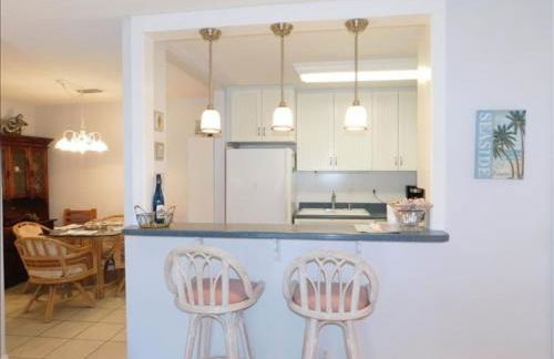 H5 close to the front pool and clubhouse downstairs by lake - Foto 15