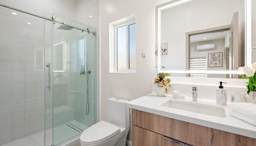 Cozy Modern Home w Full Kitchen & Parking - Foto 2