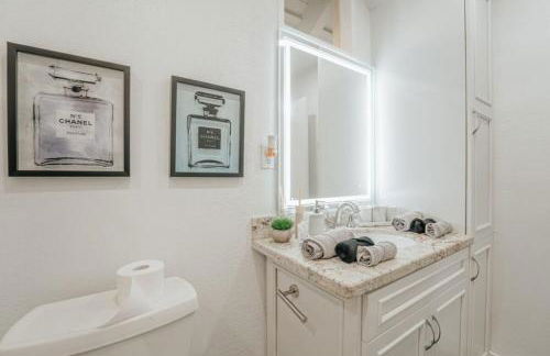 Beachfront Oasis w Htd Pool Cinema Game-Room Tiki - Foto 46