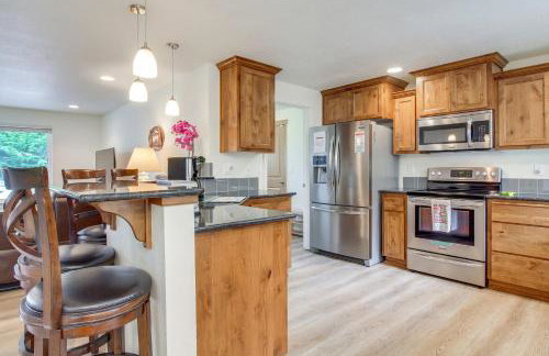 Spacious Bandon Getaway - 2 Blocks to Ocean! - Photo 9