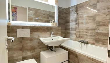 REGENCY Apartments - Zentrale 50m2 Wohnung I Balkon I Wasserblick I WiFi I Netflix - Foto 3, Shower