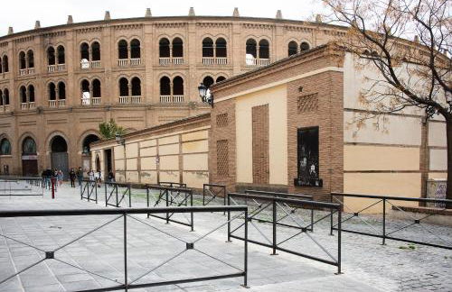 Duerme junto a la Plaza de Toros de Granada. - Foto 10