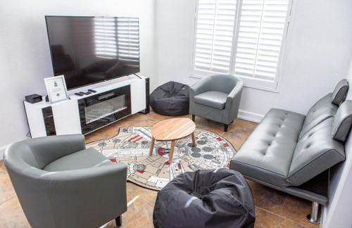 Comfy Expansive Home - Near the Strip - Heated Pool - Foto 5