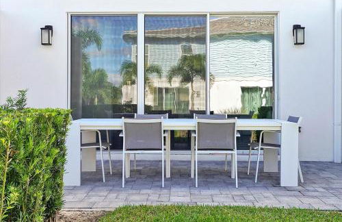 Cozy 3 Bedroom Townhouse Near Disney w/ Patio - Foto 18