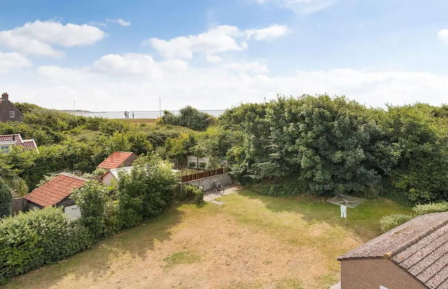 Modern Stay Near the Beach - Photo 22