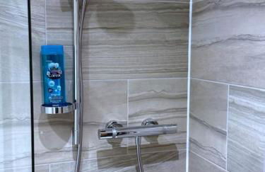 Adeluxe Home - Luxury 2 Bedroom Entire House with Free WiFi, Disney, Netflix and Amazon Prime Included - Foto 45