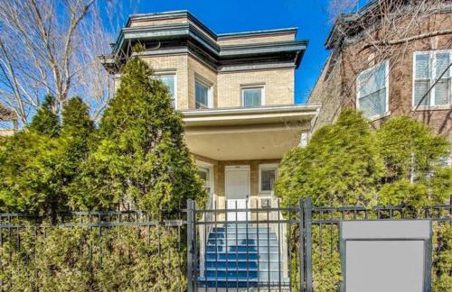 Uptown Bright & Modern Apt - Steps to Lake, Train, Amazing Food & Free Parking - Photo 30