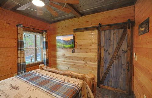 Rustic Modern Cabin with Hot Tub near rafting and Great Smokey Mountains - Foto 36