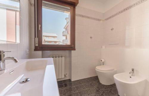 Unico Apt 3B, 2 ospiti, Parcheggio gratis, 10 minuti da Venezia - Photo 7