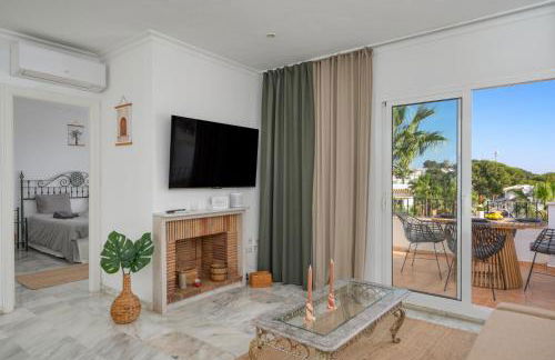 Two bedroom, two bathroom, balcony, pool area, view - Photo 22