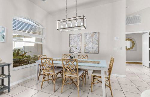 Lazy days and lake views. Beautiful Naples pool home - Foto 11