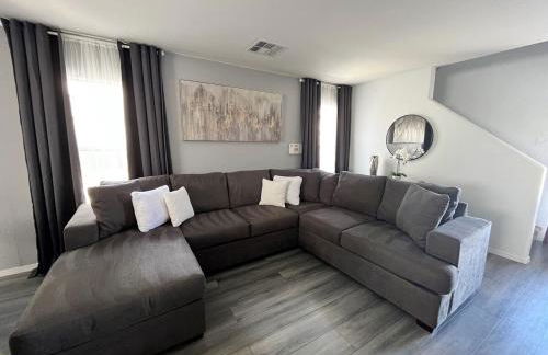 Beautiful 2 story home 20 minutes from the strip - Foto 1