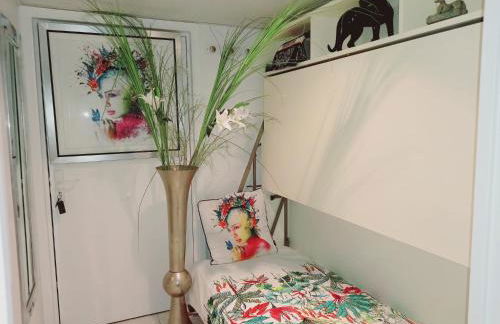 T1 idéal 4 pers piscine & garage sécurisé et calme - Photo 10