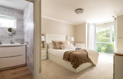 Seahaven in Sandbanks with Private Hot Tub - Photo 11