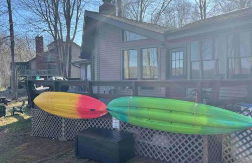 Lakeside Oasis with Kayaks, Hot Tub, & Fire Pit - Foto 69