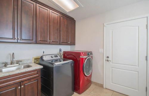 Cave Creek- Basketball Putt Putt Pool & Games - Foto 52