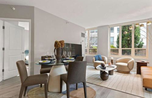 The Bernadin- Designer 3BR City Center with Balcony - Photo 25