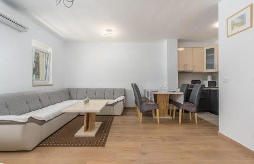 Irma Apartment - Photo 16