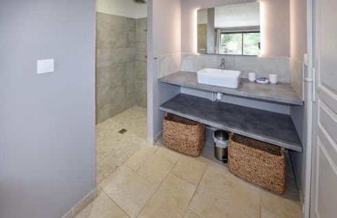 Nice Home In La-Roque-Sur-Pernes - Foto 16