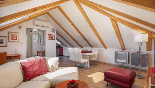 Romantic apartment in the attic - Photo 1