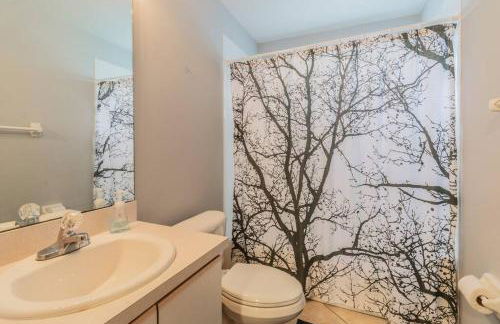 SPECTACULAR, NEW Professional Decor, Near Dis, NO Steps, Pool, Patio, LOW Rates! - Foto 105