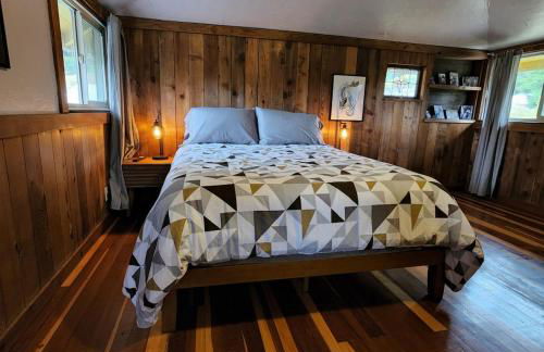 Unique Farm Apartment with Woodstove - Foto 3