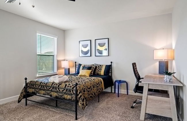 Perfect Home for Families Displaced by Insurance - Foto 6