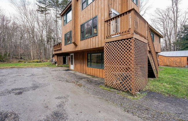 Killington Mountain Home! HotTub & 5 min to Skiing! 3 Bedroom Home by RedAwning - Foto 25