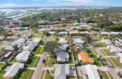 Luxury Vacation Home in Madeira Beach Family and Pet Friendly - Foto 11