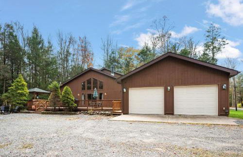 Relaxing Pocono Stay Near Lake with Hot Tub & BBQ - Foto 48