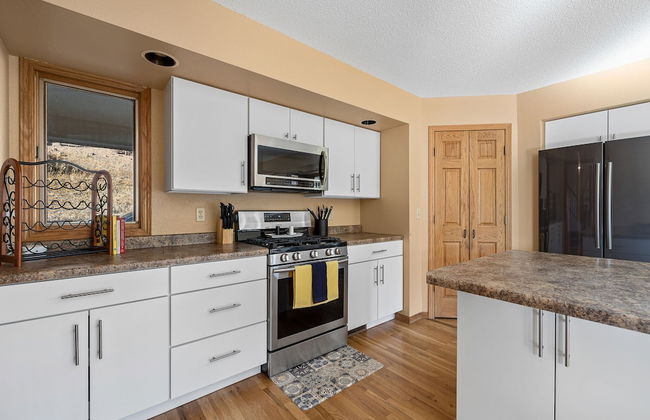 Peaceful Pines 5 BR Home with Jacuzzi - Foto 13