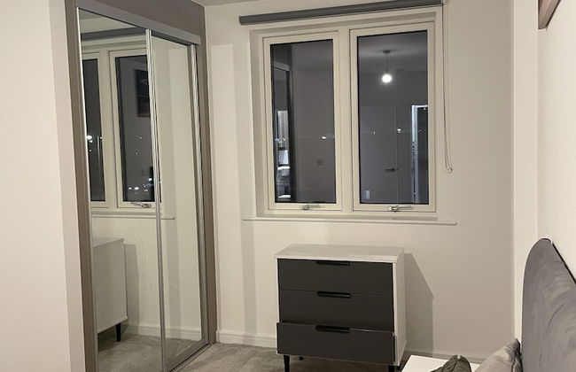 2 Bedroom Luxury Apartment in Barking - Photo 13