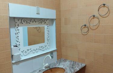Seu Apto Praia da Costa 13 Simples Econômico Mobiliado TV Geladeira Fogão Ar Cond Local Excelente Centro - Foto 10