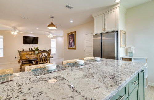 WFH-Friendly Brownsville Home with Private Patio - Foto 8