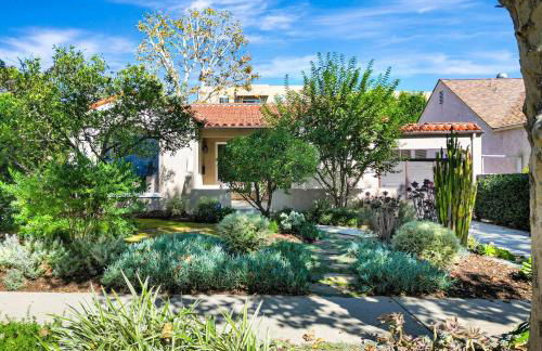 Charming 2BR 2BA Los Angeles Home with Character - Foto 42