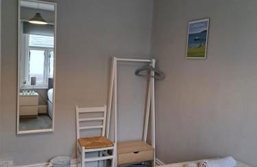 Llandudno apartment, quirky pub with tropical beer garden - Foto 21