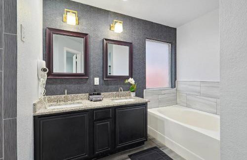 5BR Holiday Getaway in DeSoto with Pool, Hot Tub & Cinema - Foto 25