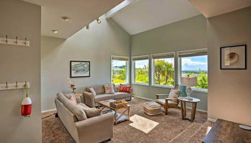 Chic Coos Bay Home with Pacific Ocean Views! - Foto 4