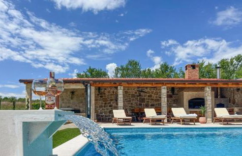 Awesome Home In Ruzic With Jacuzzi - Foto 9