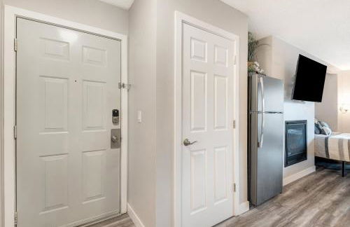 Newly Remodeled Top-floor Condo near Downtown Bend - Photo 18