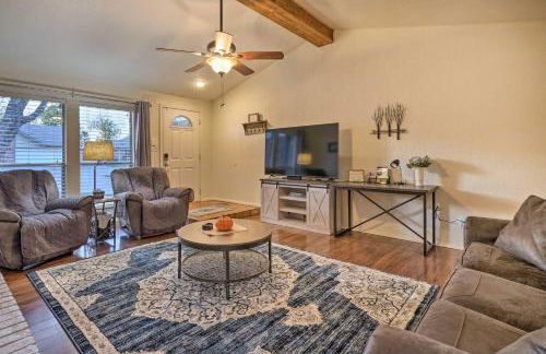 Home with Screened Porch about 10 Miles to Dtwn OKC! - Foto 5